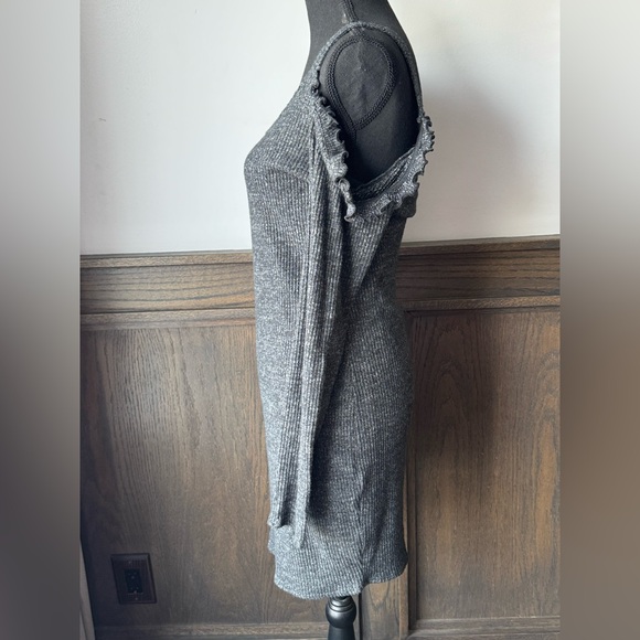 Hollister Charcoal Knit ribbed cold shoulder Dress Euc medium - Picture 2 of 8